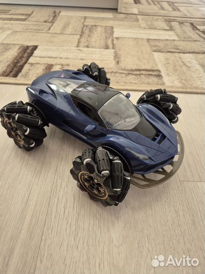 Машинка на пульте управления