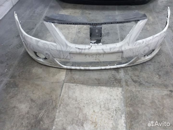 Передний бампер на LADA largus