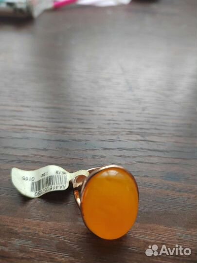 Кольцо с янтарем