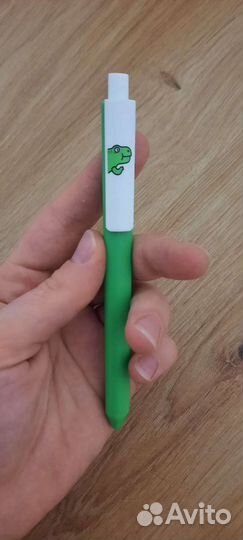 Необычная интересная ручка гелевая чёрные треугол