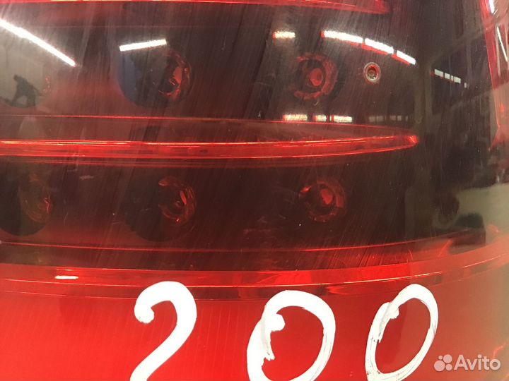 Фонарь задний наружный правый Toyota Land Cruiser