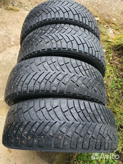 Michelin X-Ice North 4 215/55 R17