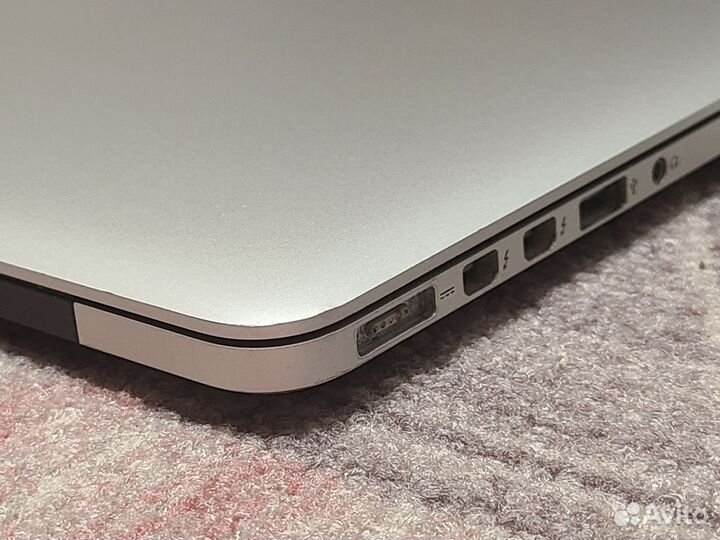 Apple macbook pro 15 2015\R9 mx370x \16gb\1 tb ssd