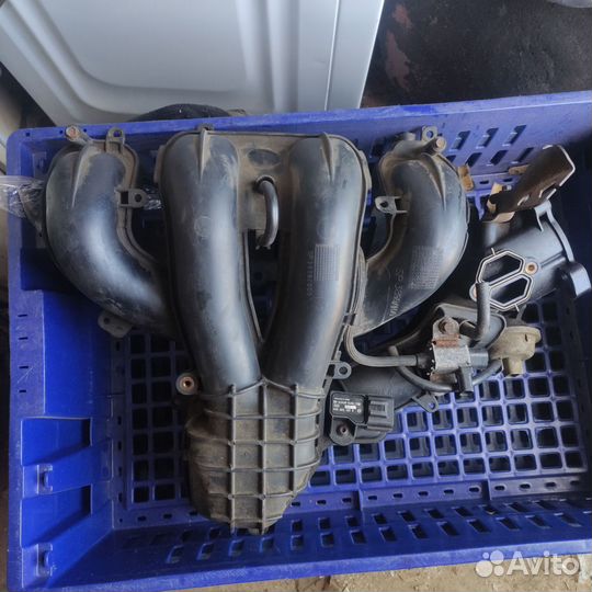Воздушный коллектор Mazda Ford двухлитровый мотор