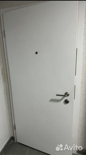 Входная дверь металлическая от застройщика