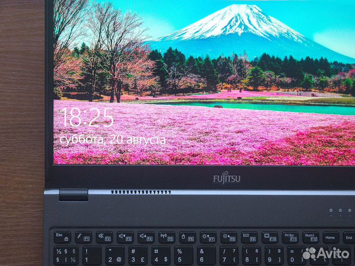 Fujitsu LifeBook U938 i7 8650U топовый и оч легкий