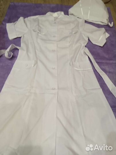 Белый медицинский халат женский