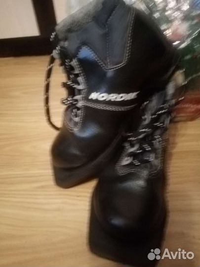 Лыжные ботинки