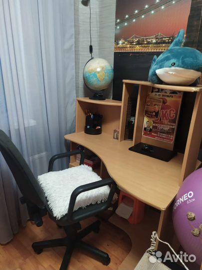 Компьютерный стол и стул в комплекте