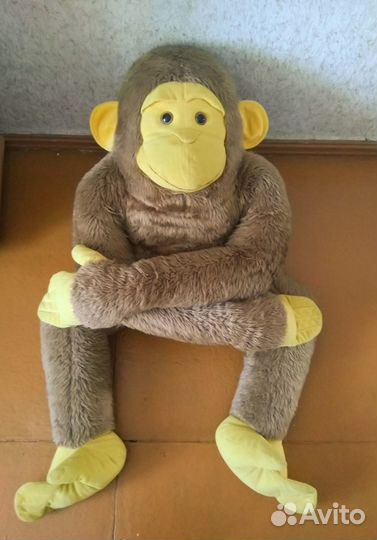 Большая мягкая игрушка обезьяна