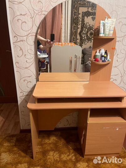 Трюмо с зеркалом бу