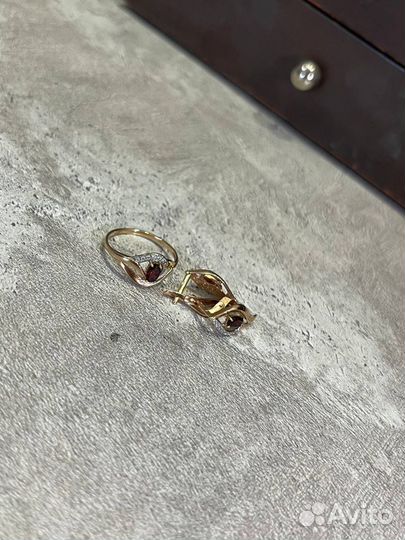 Золотые серьги