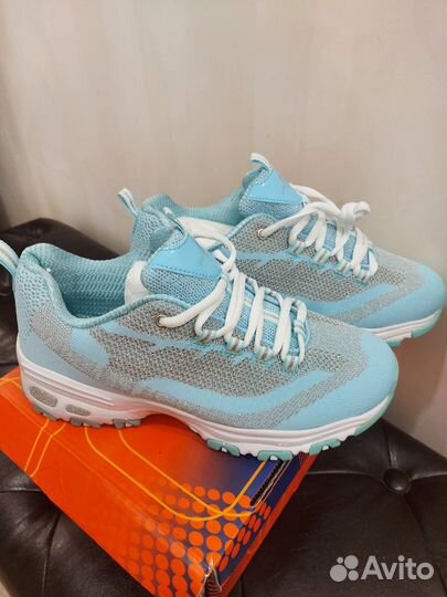 Новые кроссовки 40р