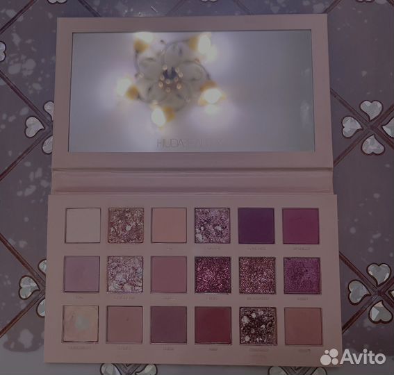 Палитра теней Huda Beauty New Nude