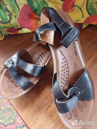 Сандалии для девочки новые