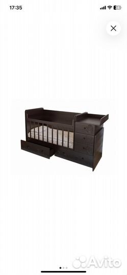 Кроватка с пеленальным столиком