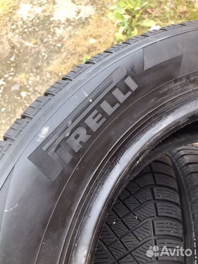 Pirelli Ice Zero FR 215/65 R17