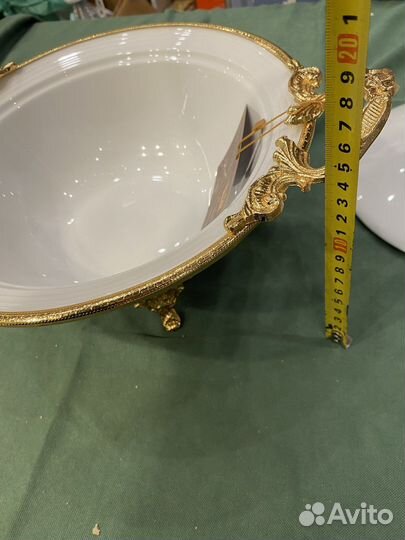 Фарфоровая супница на ножках