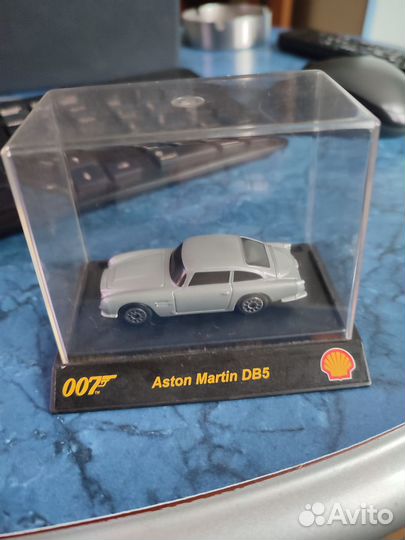 Модель автомобиля Аston martin