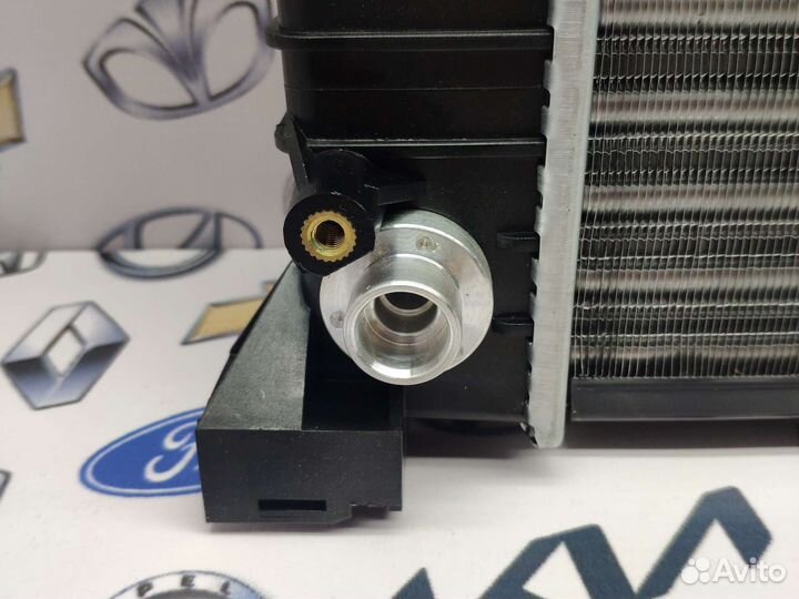 Радиатор охлаждения Audi A4 3/Passat 6 1.6-2.0 AT