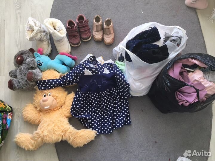 Бесплатно отдам Игрушки вещи на девочку обувь