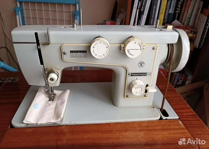 Швейная машина Чайка 2 ножная