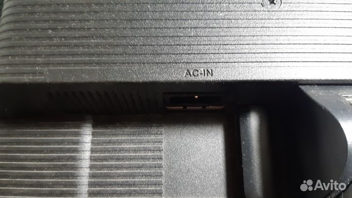 Монитор для компьютера с проводами