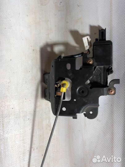 Замок багажника задний Mazda 3 BK