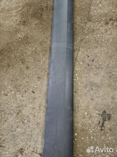 Накладка порога правая Skoda Yeti 2011