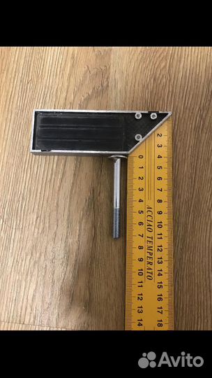 Винт мебельный