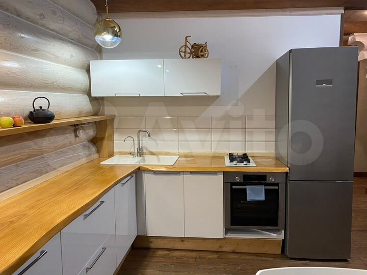 Коттедж 200 м² на участке 10 сот.