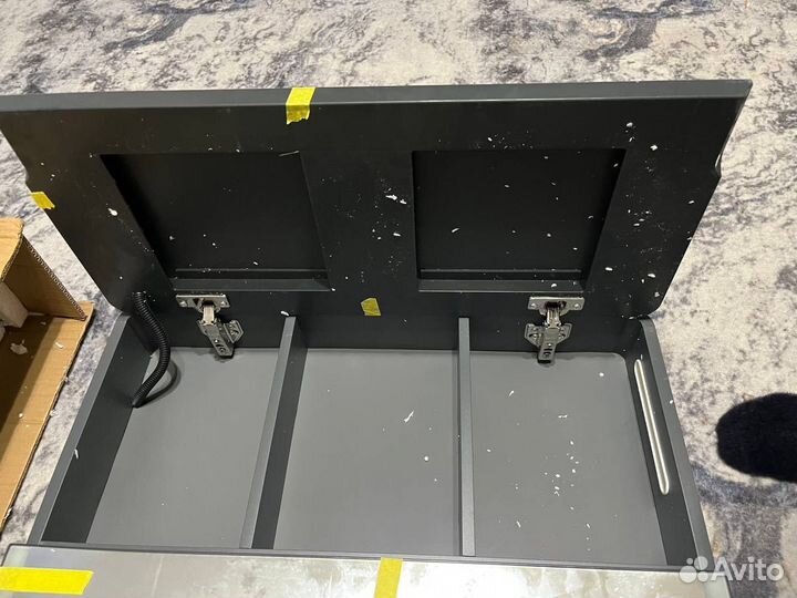 Навесной шкаф с зеркалом, подсветкой и подогревом