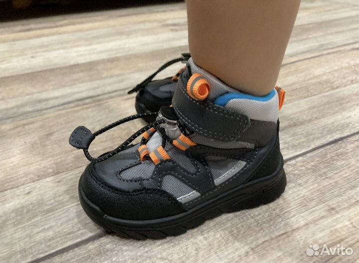 Новые демисезонные ботинки