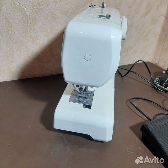 Швейная машина Janome 2121