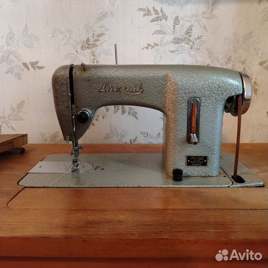 Польская Швейная машина Лучник ножная