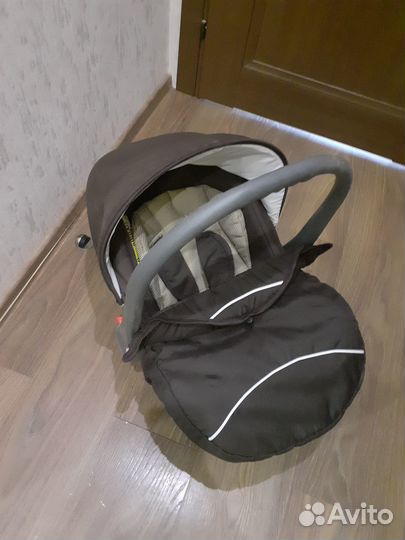 Прогулочная коляска с автолюлькой