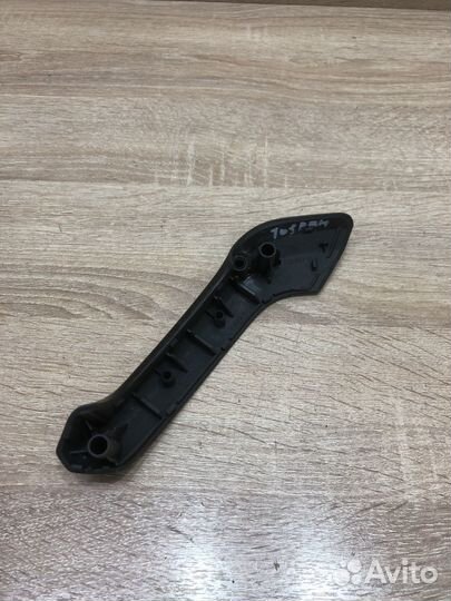 Накладка ручки передняя правая Volkswagen Тоуран