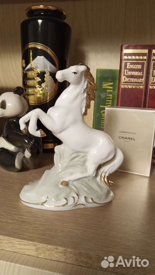 Конь,фарфор,15см