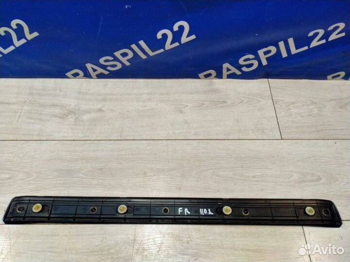 Накладка на порог с надписью передняя правая