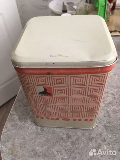 Набор жестяных ёмкостей для кухни