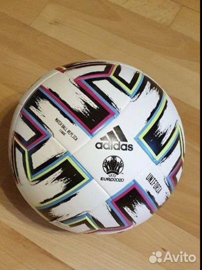 Футбольный мяч adidas серия uniforia размер 5