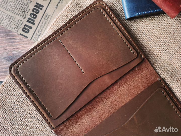 Кожаная обложка на паспорт ручной работы