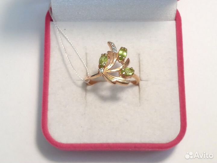 Кольцо с камнями золотое