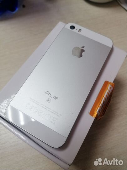iPhone SE, 32 ГБ
