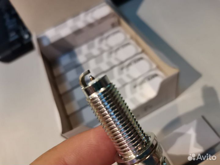 Свеча зажигания BMW G05 G07 G11 G20 12122455258