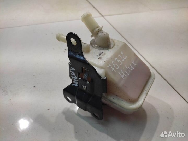 Бачок гидроусилителя (Toyota Hilux viii)