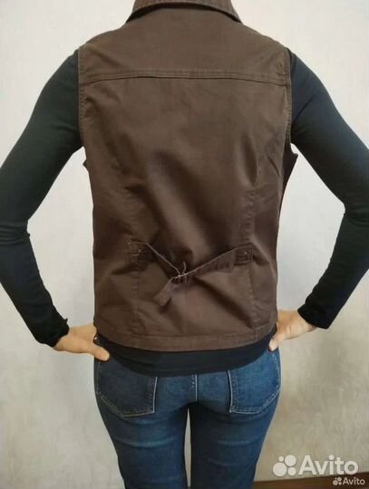 Джинсовая жилетка хлопок коричневая 46 размер