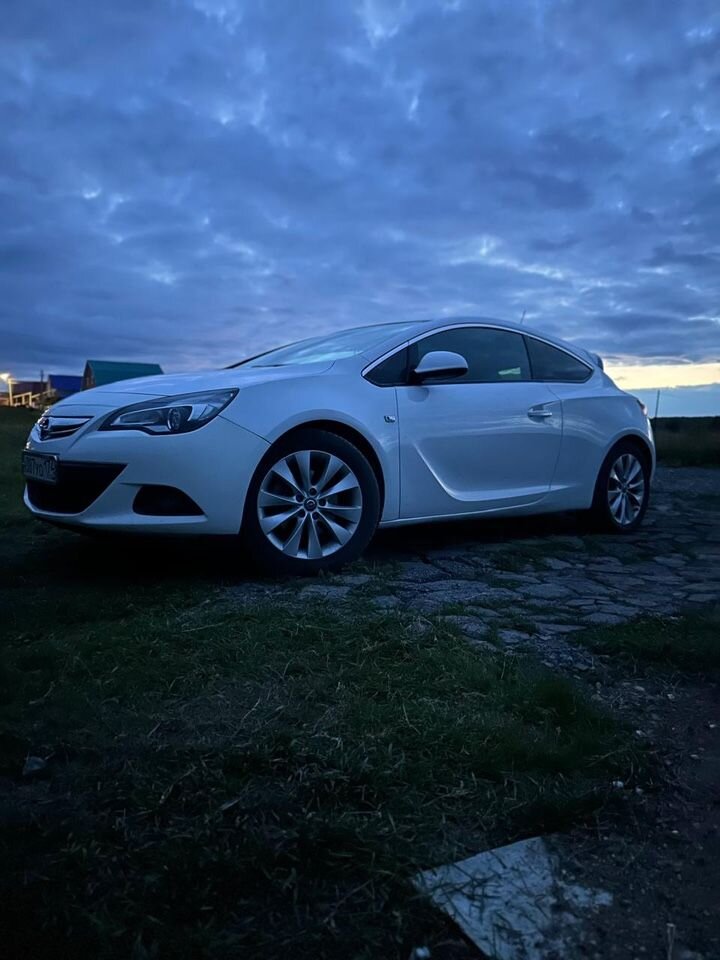 Opel Astra GTC: фото владельца
