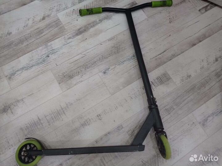 Трюковой самокат tech team duker 202
