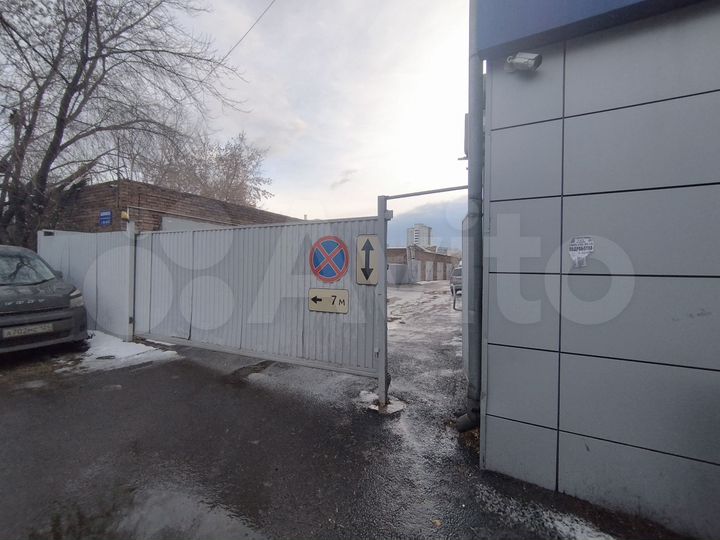 Гараж, > 30 м²